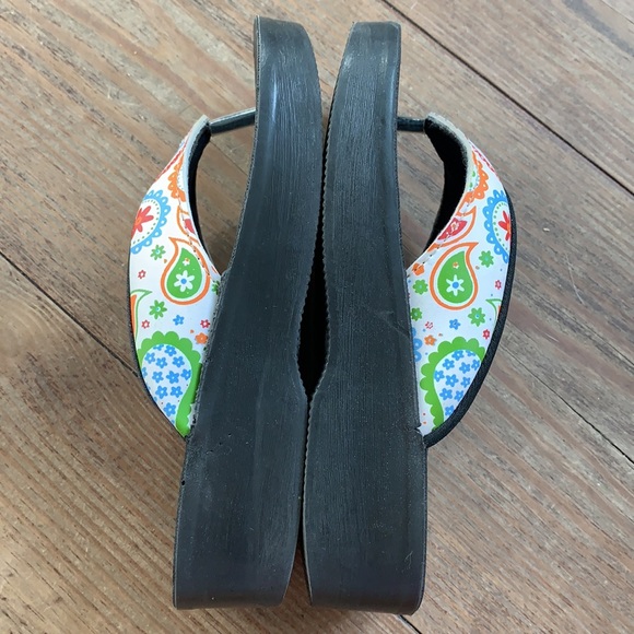 One pair of size 1/2 sandals girls preowned - Picture 5 of 9